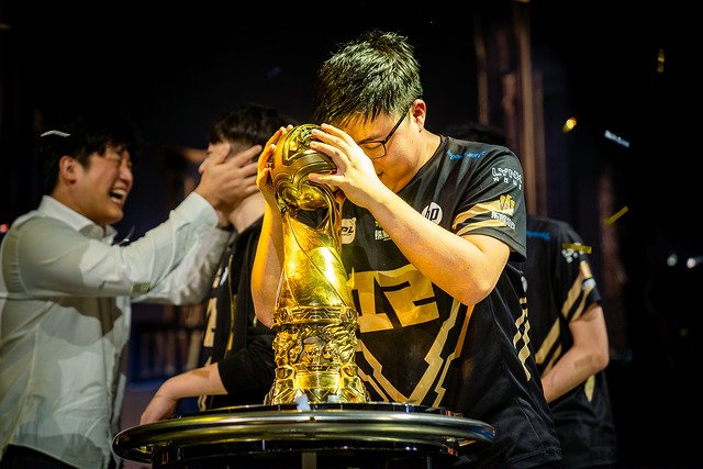 版本更新決定勝負(fù)：LPL與LCK戰(zhàn)術(shù)調(diào)整與版本解讀速度成關(guān)鍵，各賽區(qū)版本適應(yīng)能力深度解析